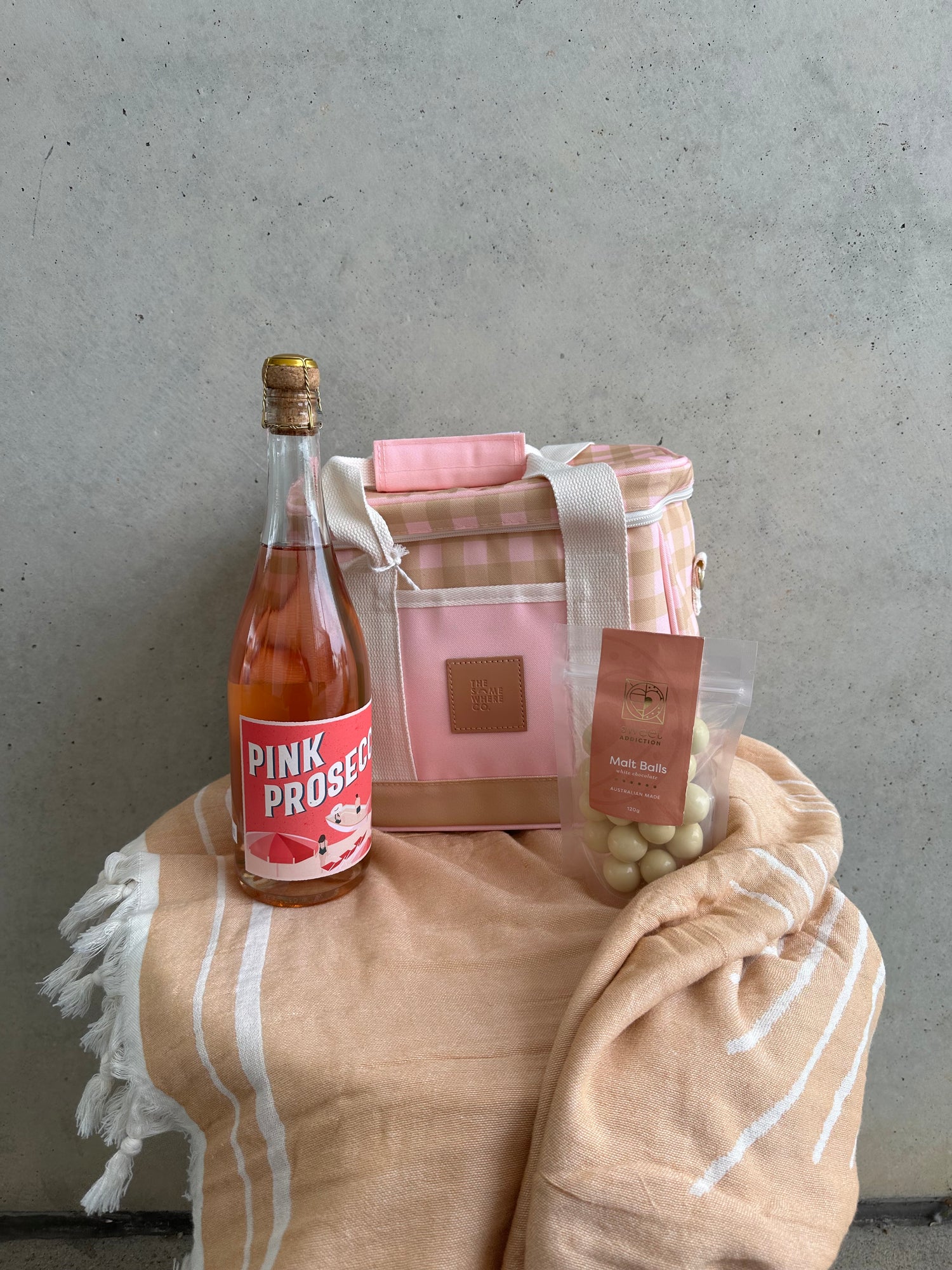 Valentine’s Pink Prosecco Picnic Hamper